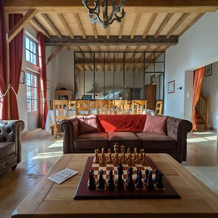 Privatiser Un Monument Historique -le Logis De Sigogne- 4 Etoiles *