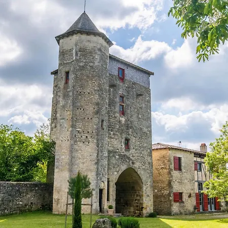 Feriehus Privatiser Un Monument Historique -le Logis De Sigogne- 4 Etoiles *
