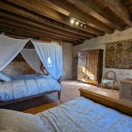 Privatiser Un Monument Historique -le Logis De Sigogne- 4 étoiles * Coulgens