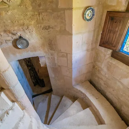 Privatiser Un Monument Historique -le Logis De Sigogne- 4 étoiles * Coulgens