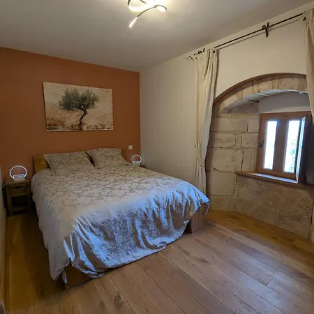 Privatiser Un Monument Historique -le Logis De Sigogne- 4 Etoiles Feriehus *