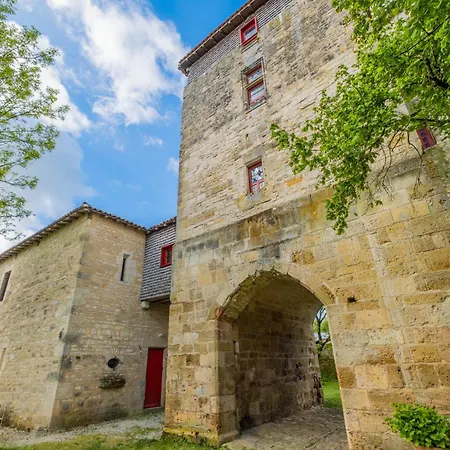 Privatiser Un Monument Historique -le Logis De Sigogne- 4 Etoiles Feriehus Coulgens